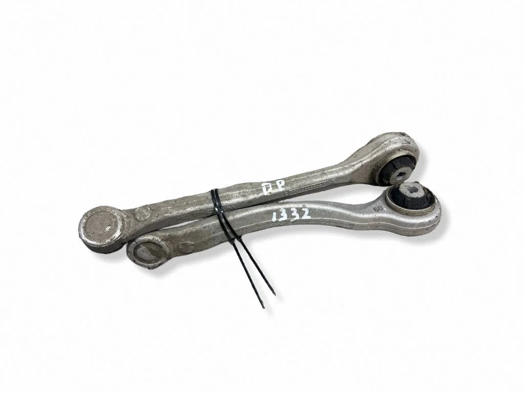 Front lower control arm/wishbone – right