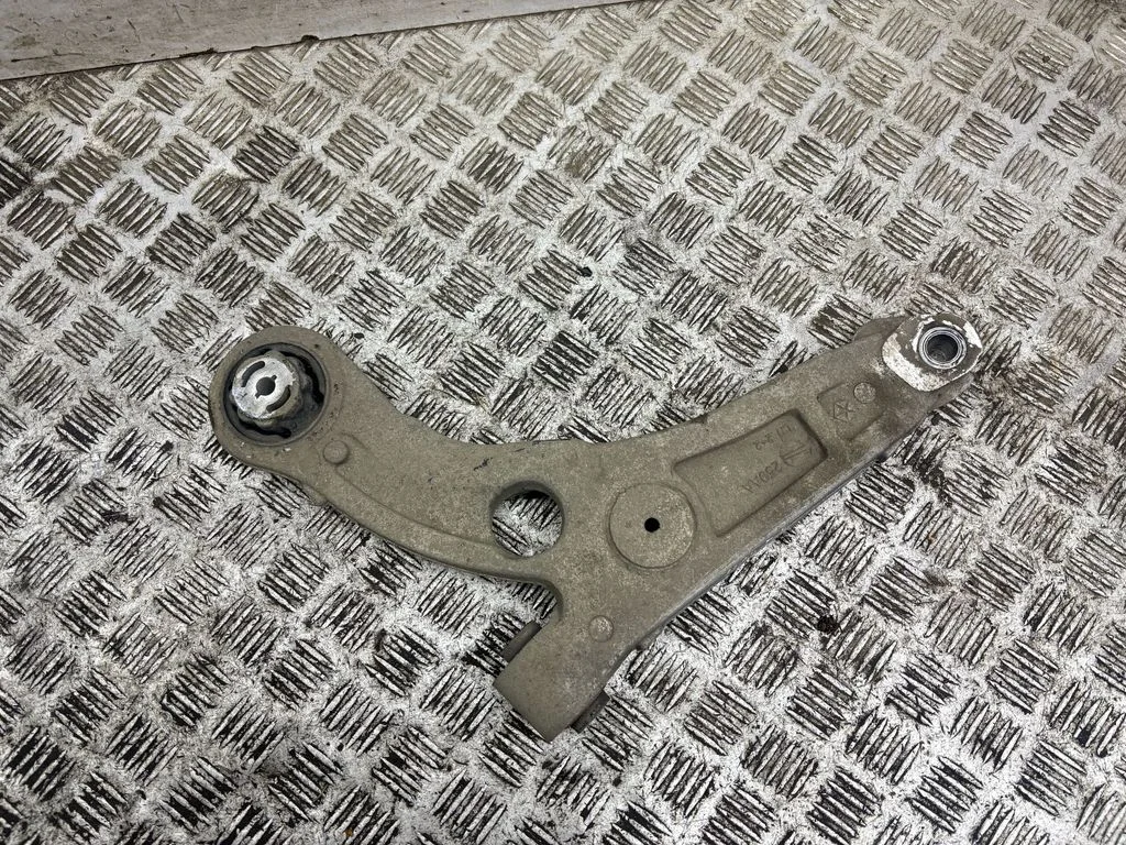 Front lower control arm/wishbone – left