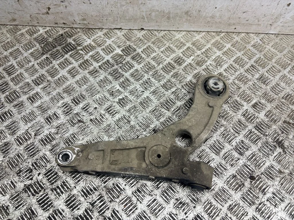 Front lower control arm/wishbone – right