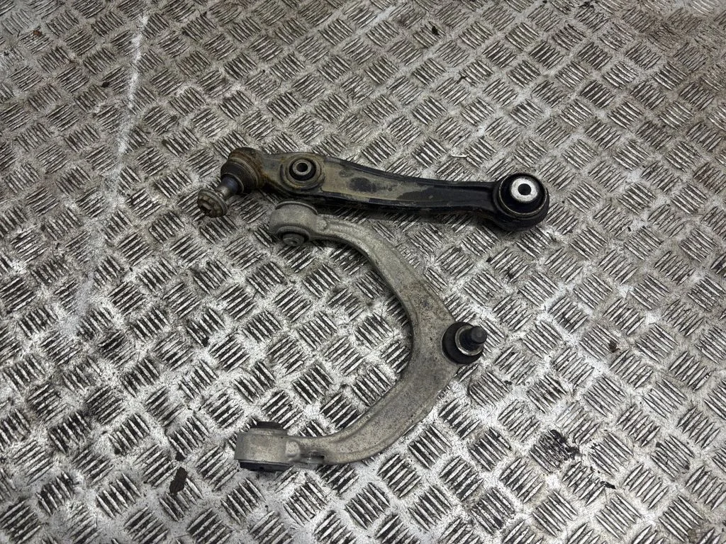 Front lower control arm/wishbone – right