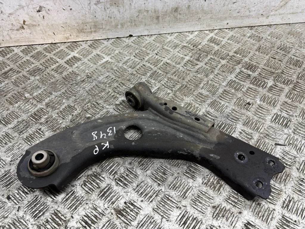 Front lower control arm/wishbone – left