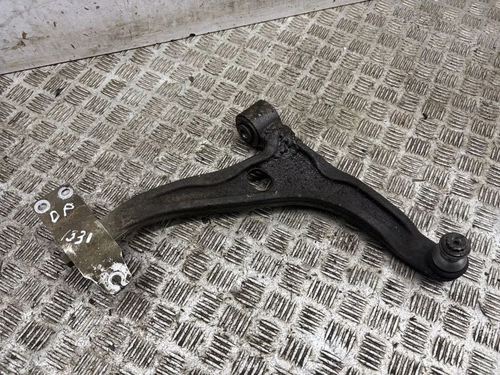 Front lower control arm/wishbone – right