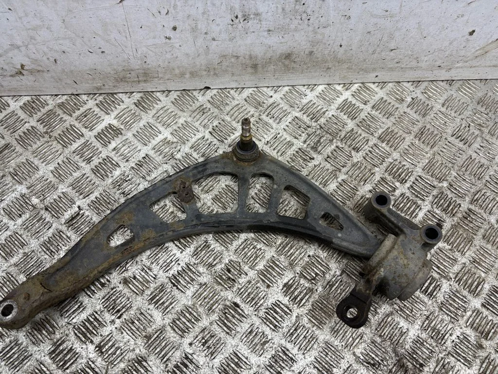 Front lower control arm/wishbone – right