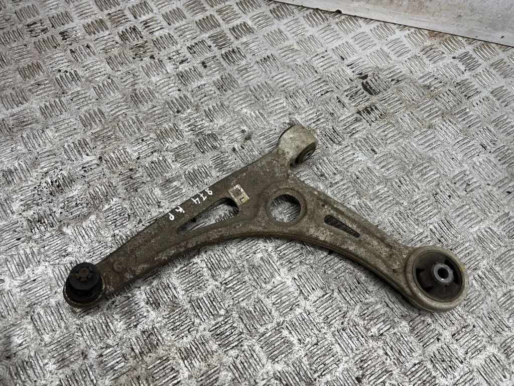 Front lower control arm/wishbone – left