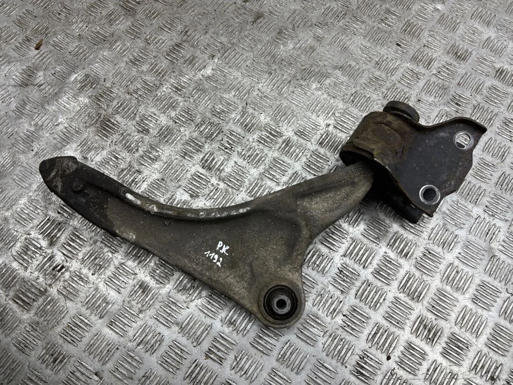 Front lower control arm/wishbone – left