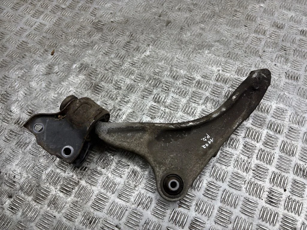 Front lower control arm/wishbone – right