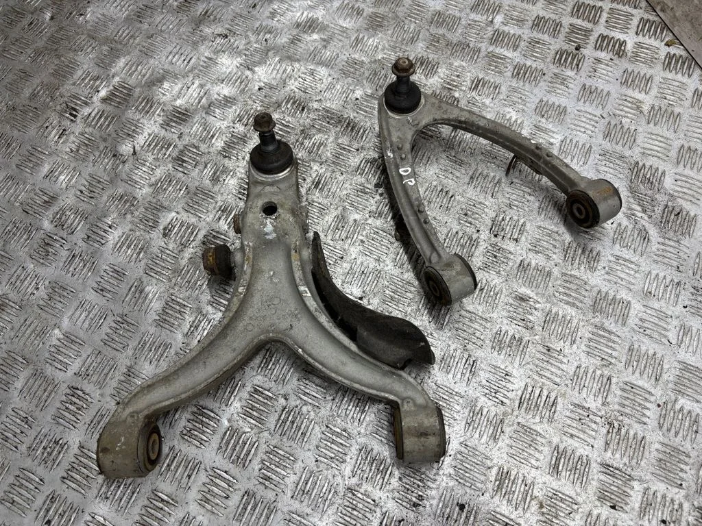 Front lower control arm/wishbone – right
