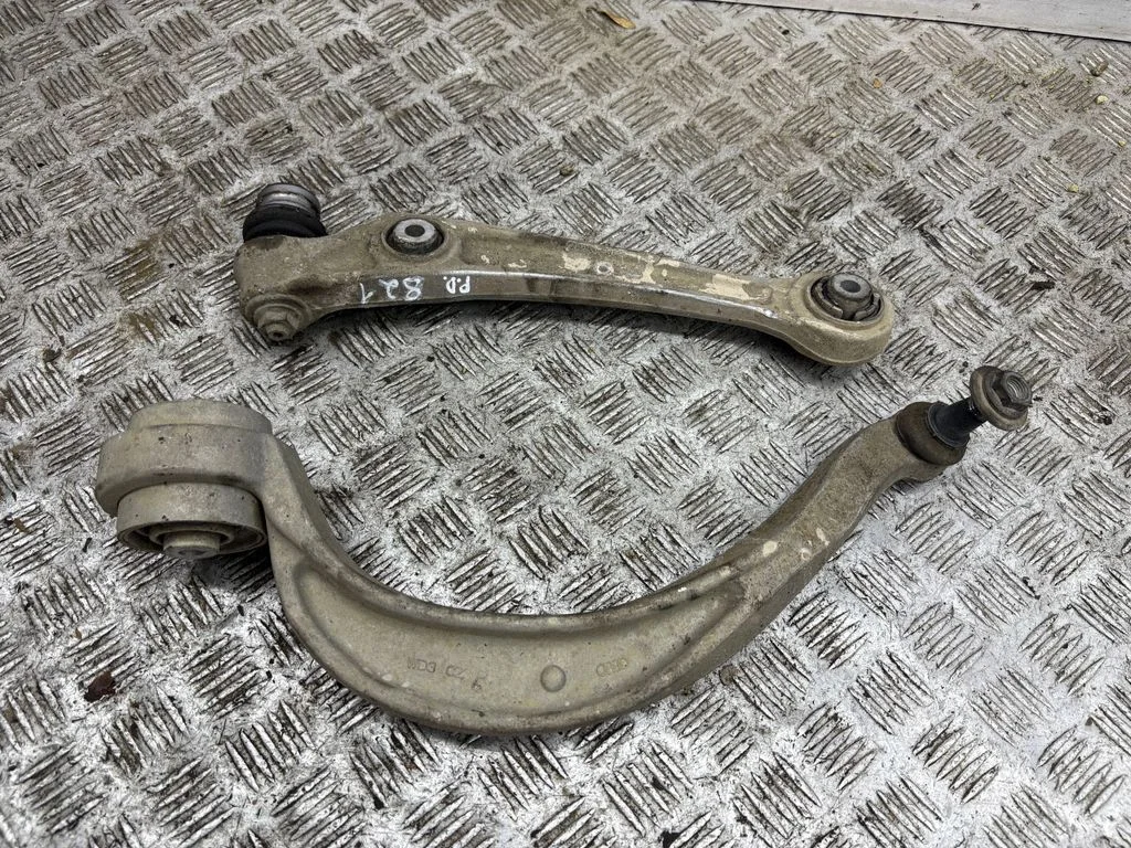 Front lower control arm/wishbone – right