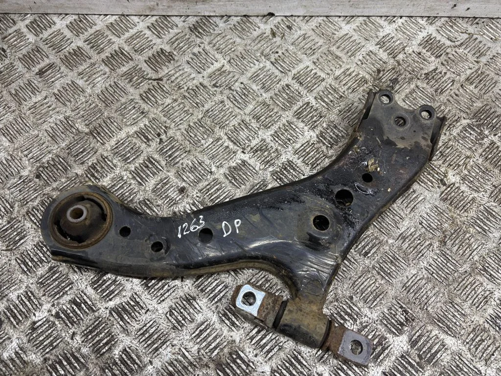 Front lower control arm/wishbone – right