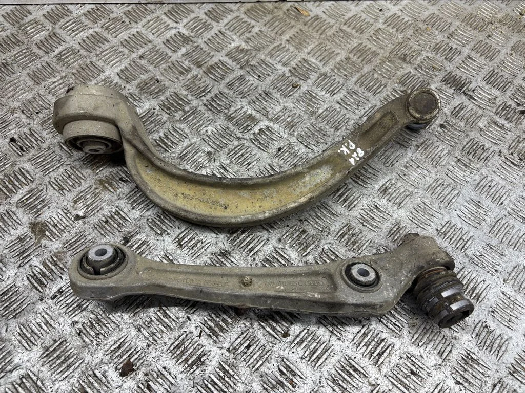 Front lower control arm/wishbone – left