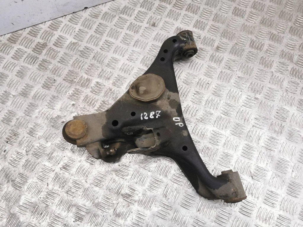 Front lower control arm/wishbone – right
