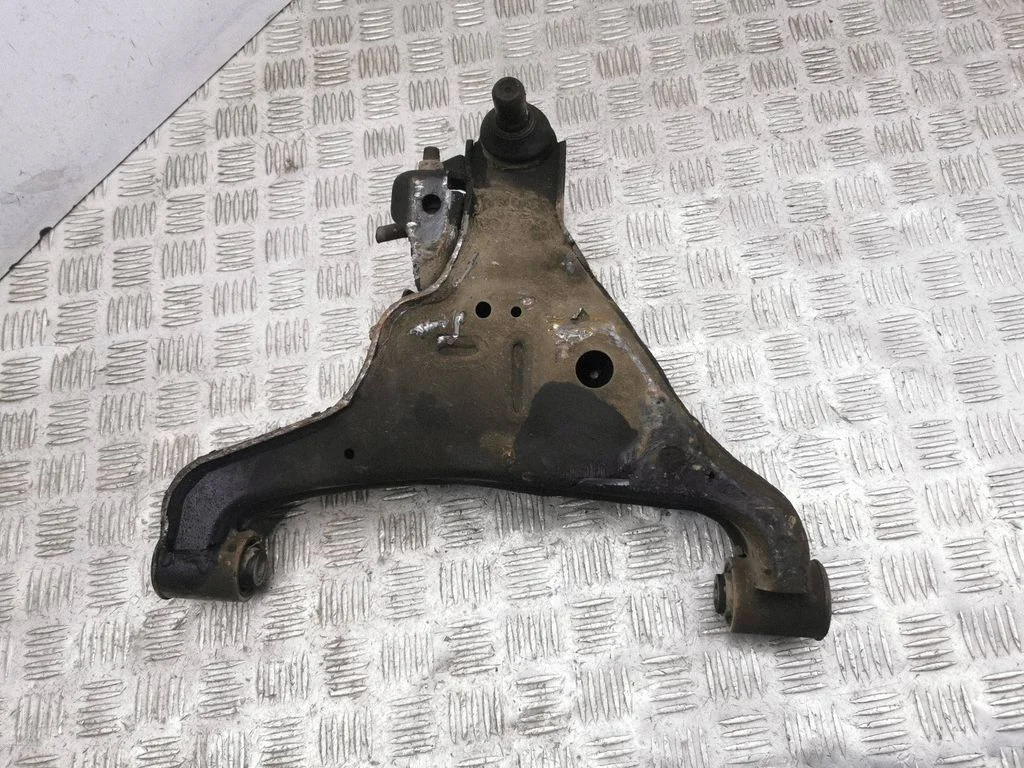 Front lower control arm/wishbone – left