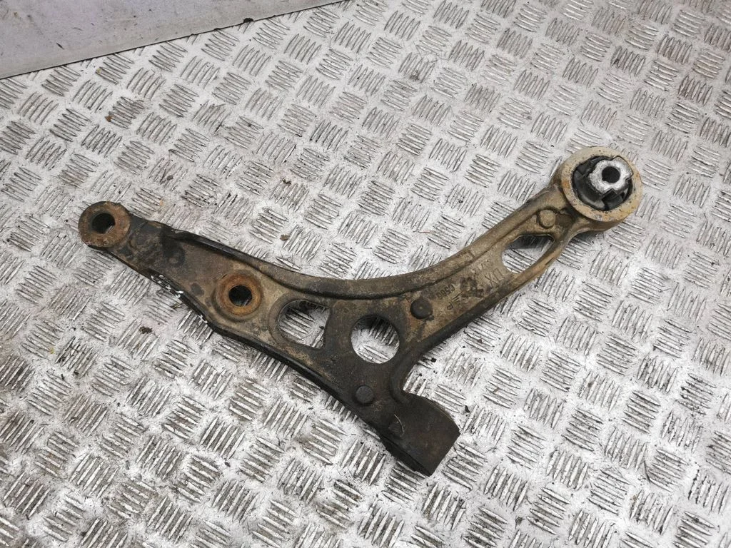 Front lower control arm/wishbone – right