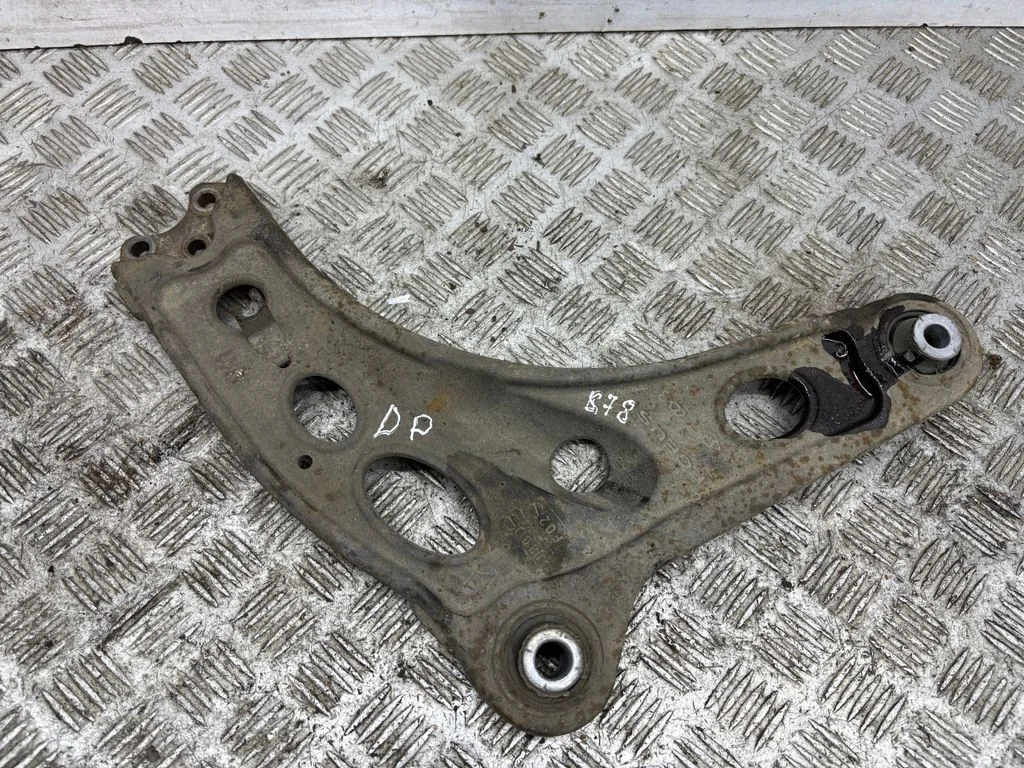 Front lower control arm/wishbone – right