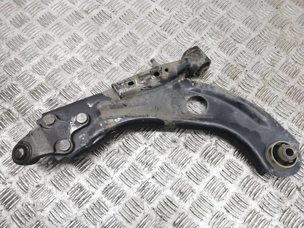 Front lower control arm/wishbone – right