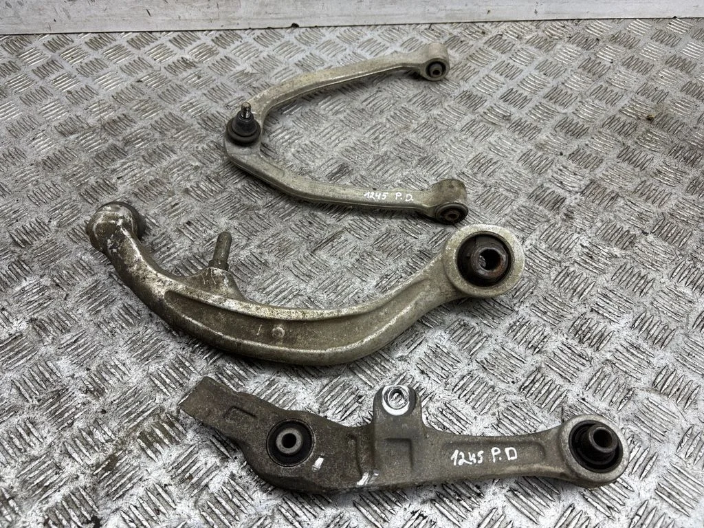 Front lower control arm/wishbone – right