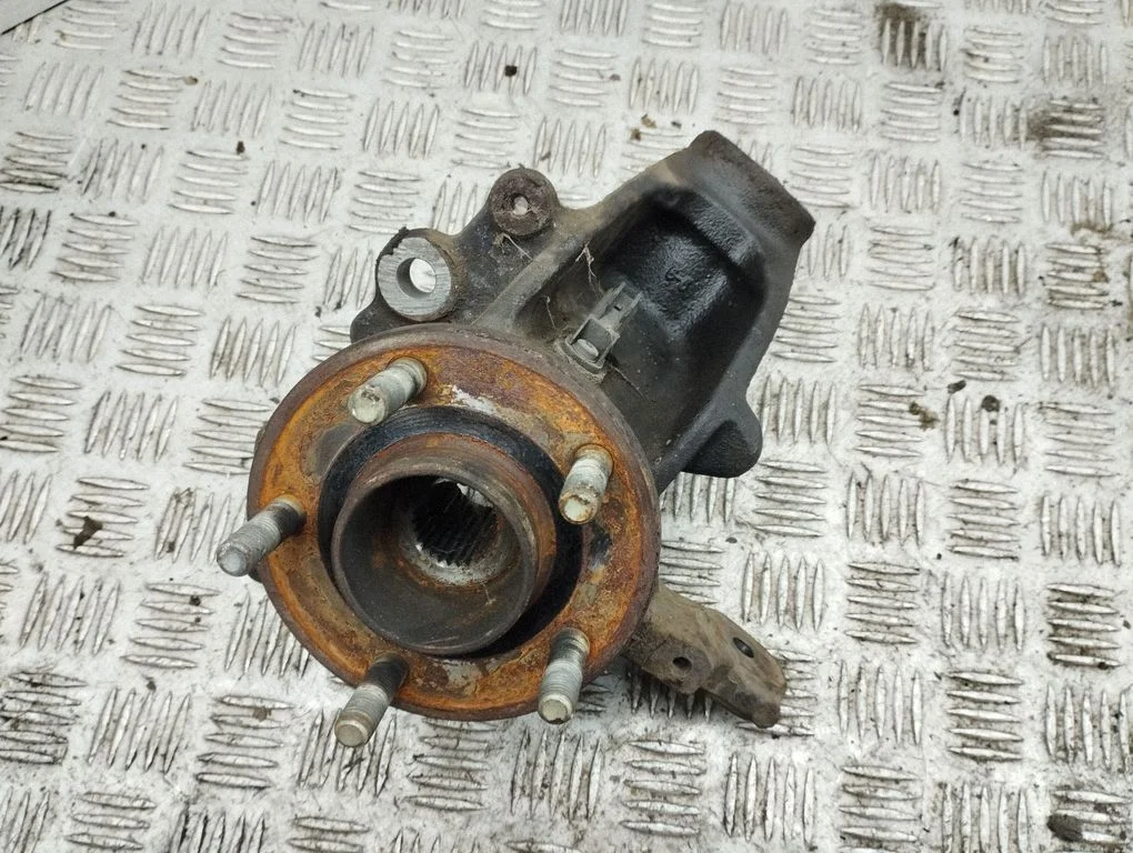Front wheel hub – left