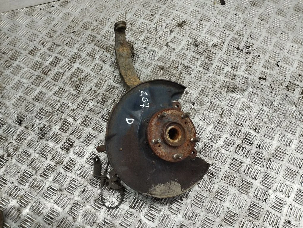 Front wheel hub – right