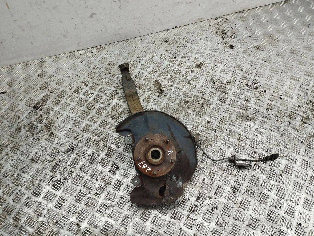 Front wheel hub – left