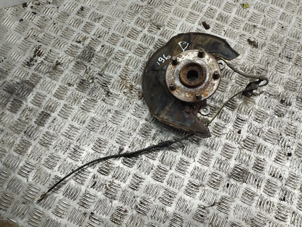 Front wheel hub – right