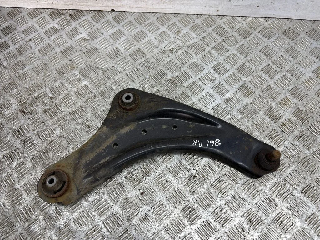 Front lower control arm/wishbone – Nissan Leaf II (ZE1) (2017-2025)