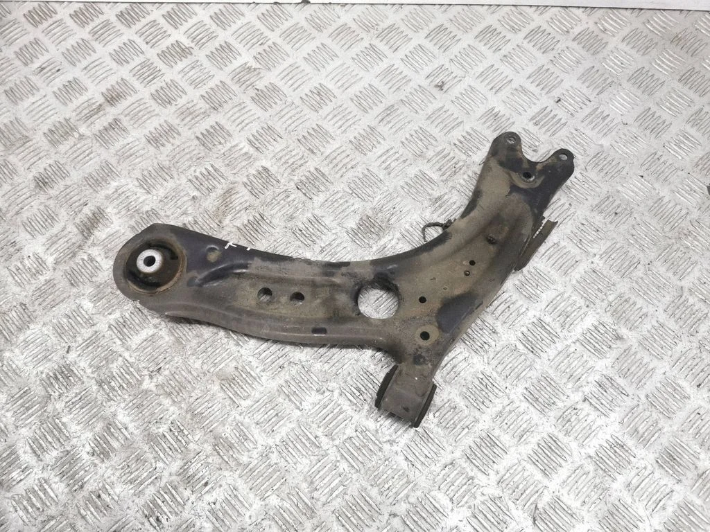 Front lower control arm/wishbone – left