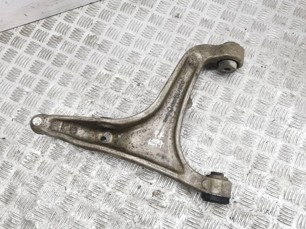 Front lower control arm/wishbone 06701078020