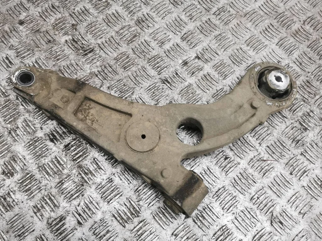 Front lower control arm/wishbone – right