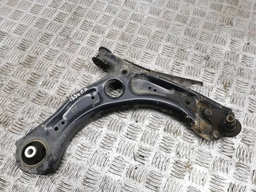 Front lower control arm/wishbone – right