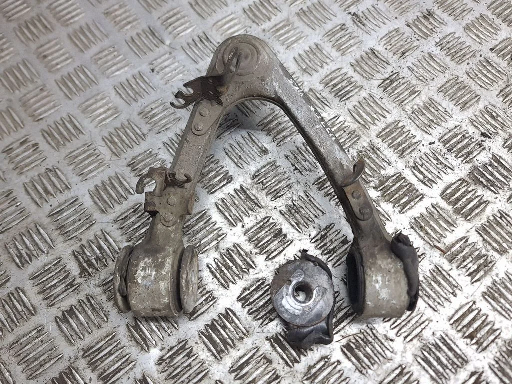 Front lower control arm/wishbone – left