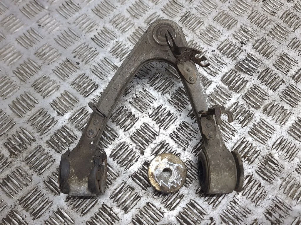Front lower control arm/wishbone – right