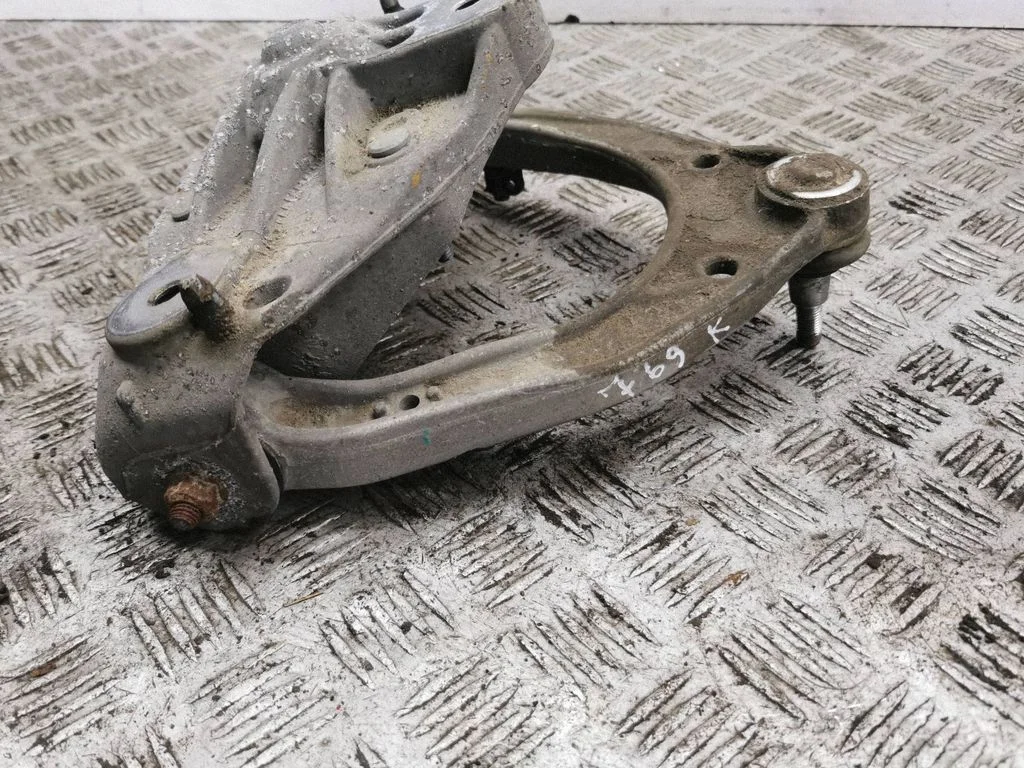 Front lower control arm/wishbone – left