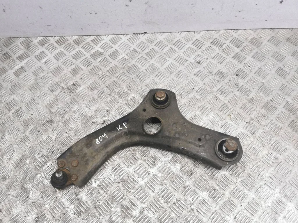 Front lower control arm/wishbone – left