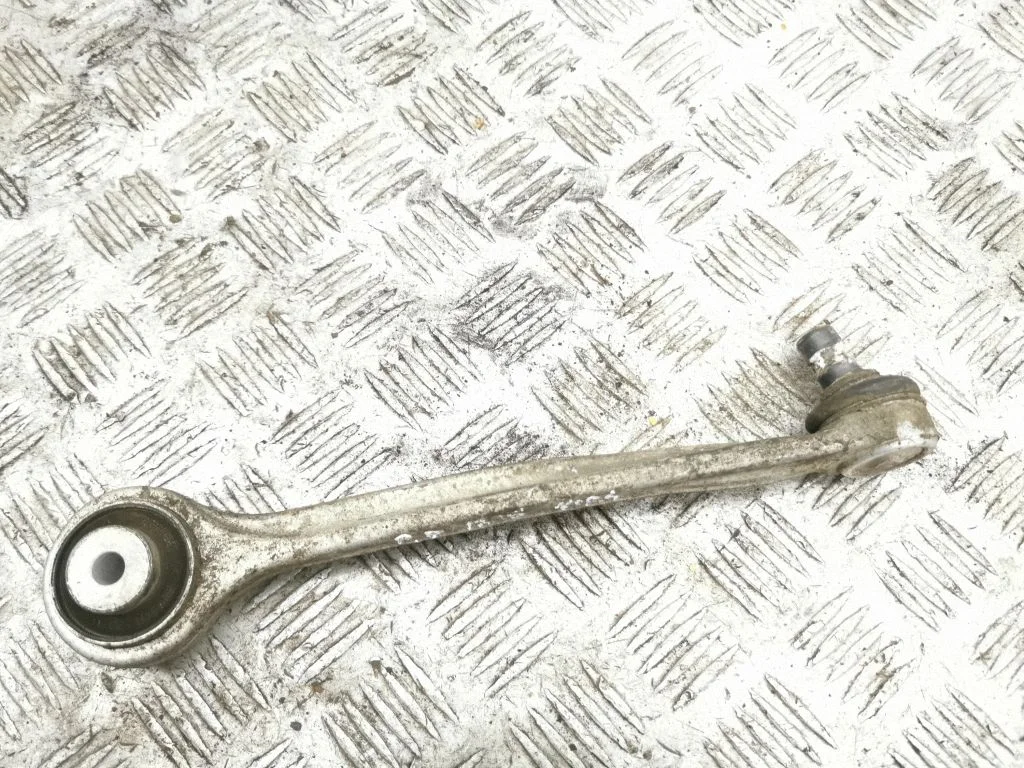 Front lower control arm/wishbone – right
