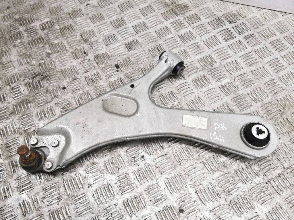 Front lower control arm/wishbone – left