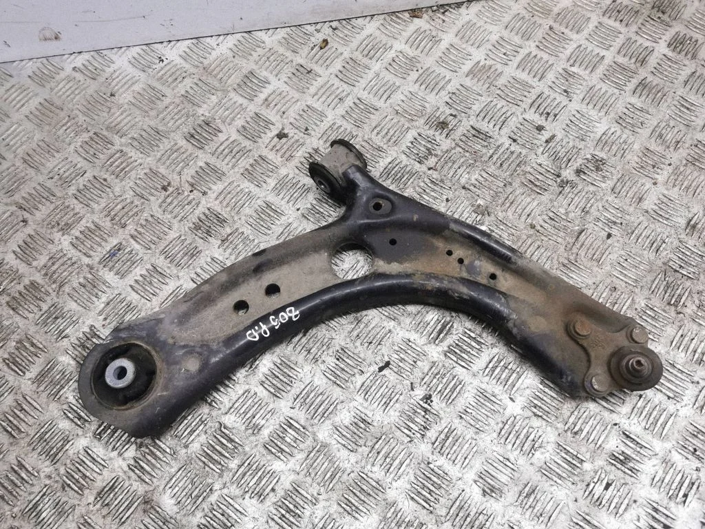 Front lower control arm/wishbone – right