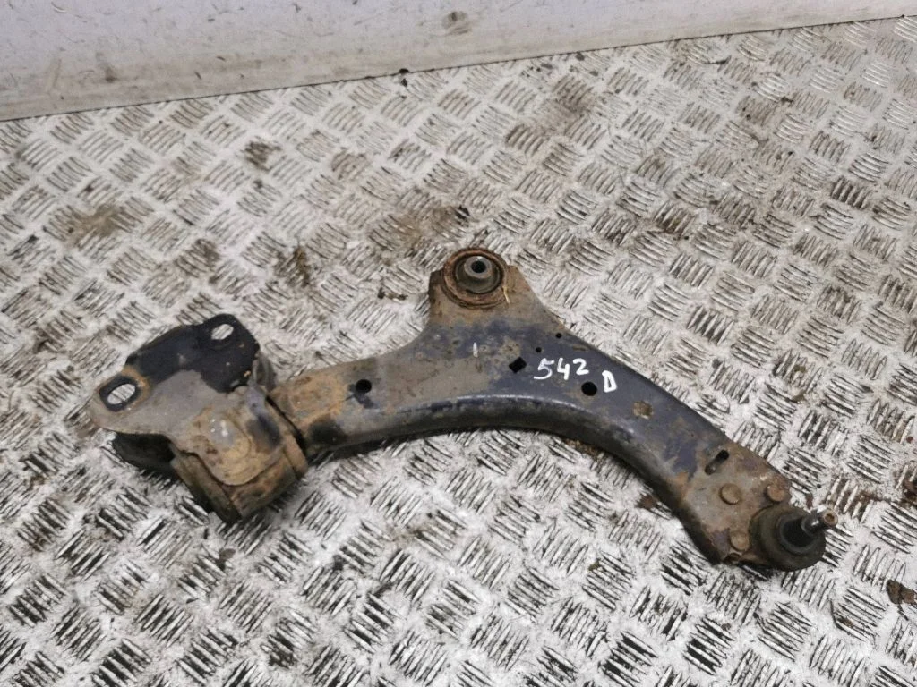 Front lower control arm/wishbone – right