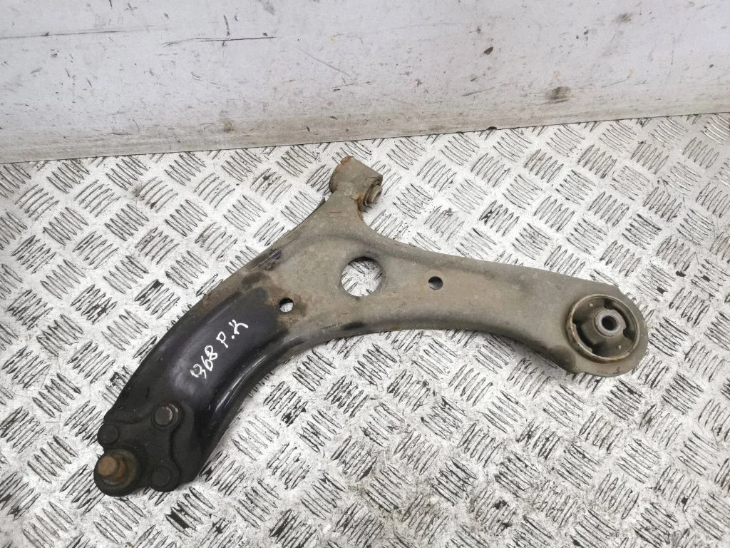 Front lower control arm/wishbone – left