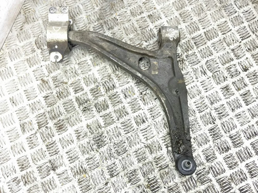 Front lower control arm/wishbone – right