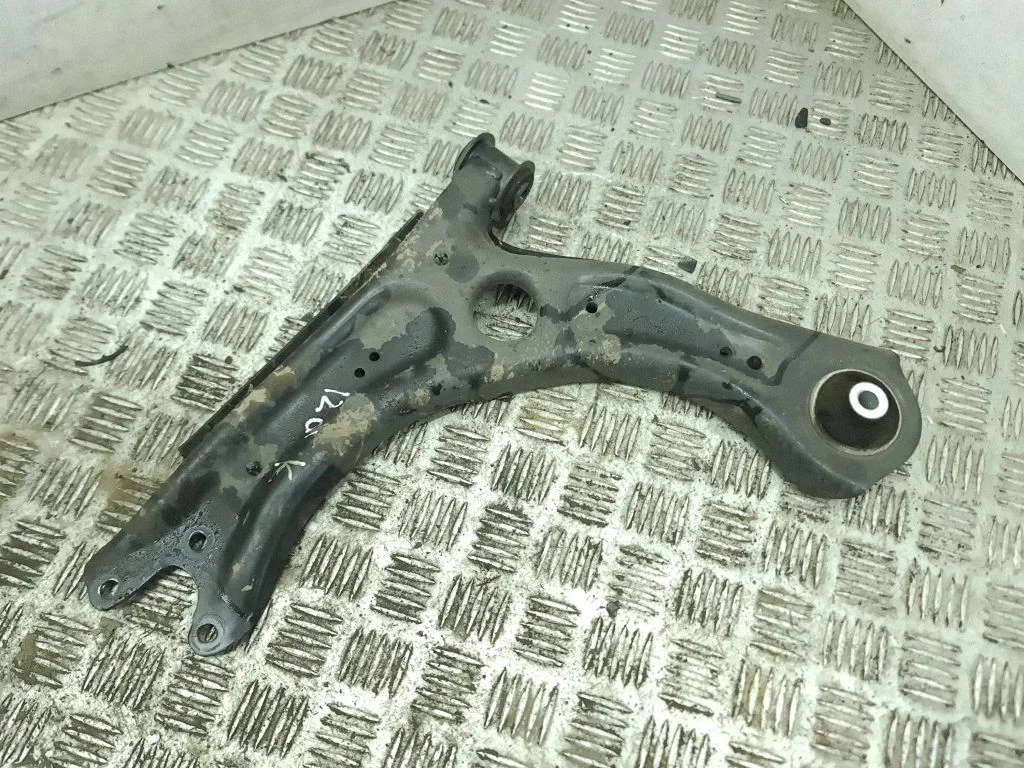 Front lower control arm/wishbone – left