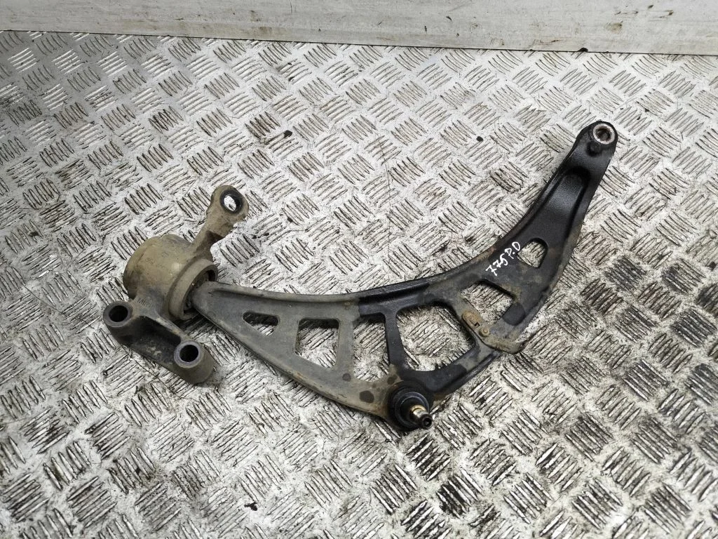 Front lower control arm/wishbone – right
