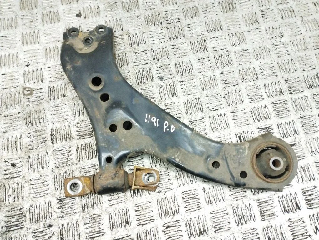 Front lower control arm/wishbone – right
