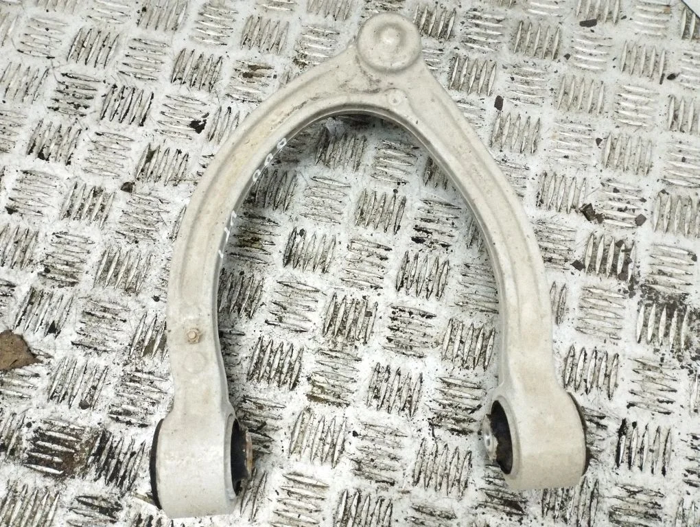Front lower control arm/wishbone – right