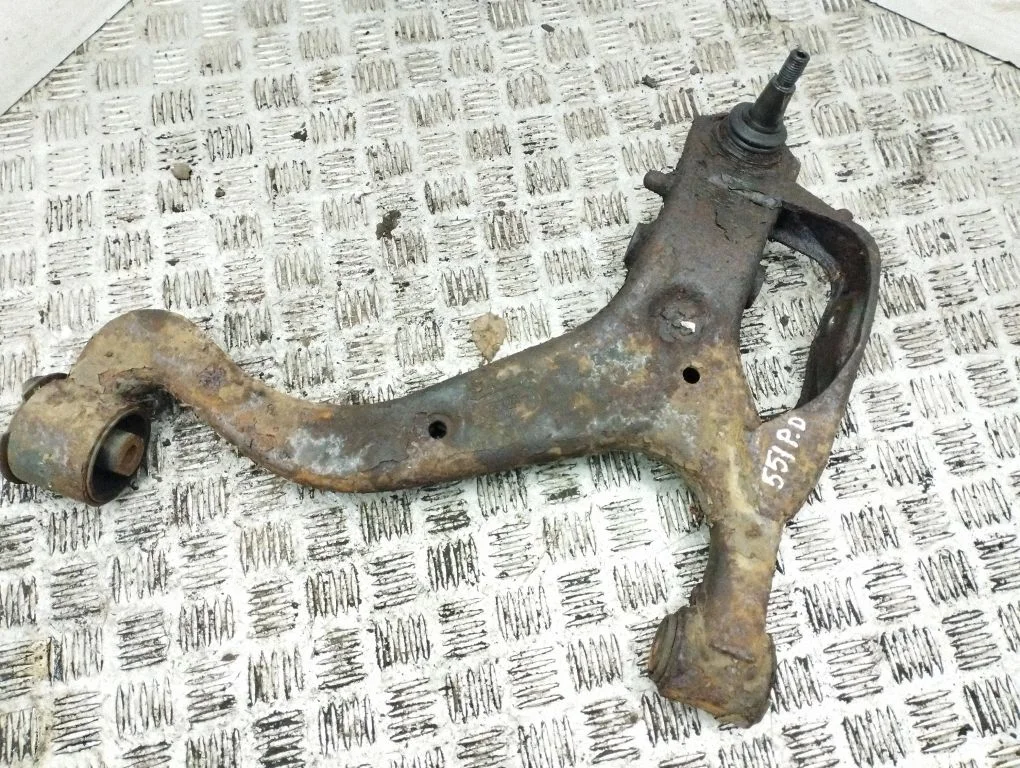Front lower control arm/wishbone – right
