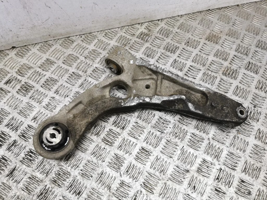 Front lower control arm/wishbone – left