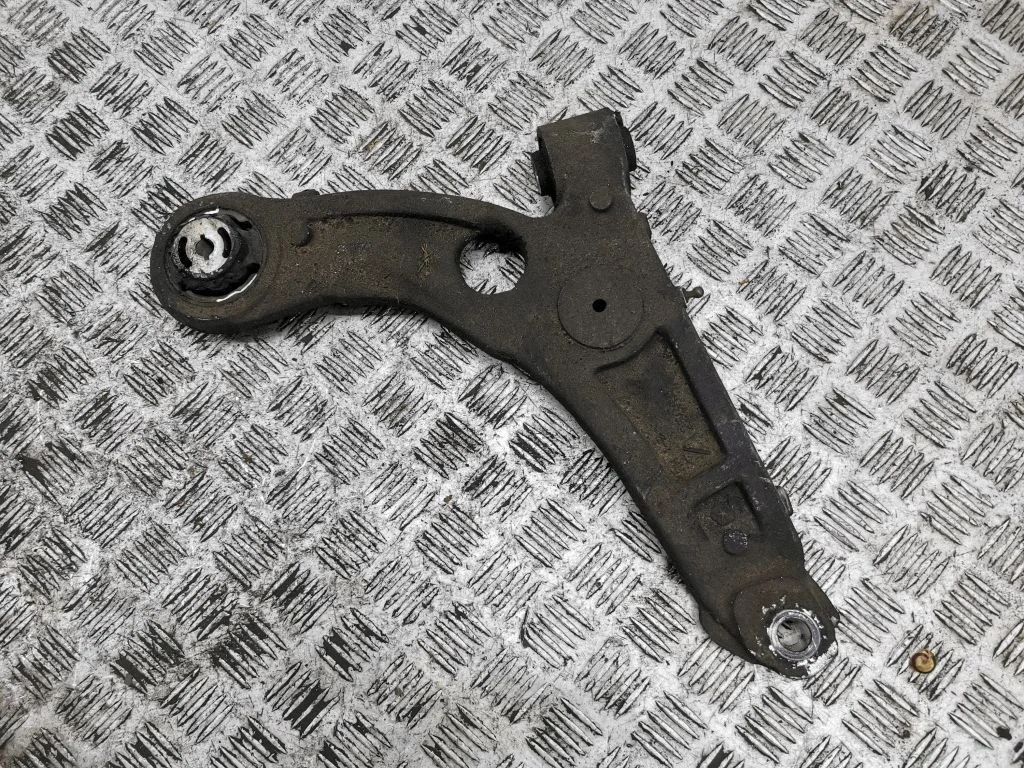 Front lower control arm/wishbone – right