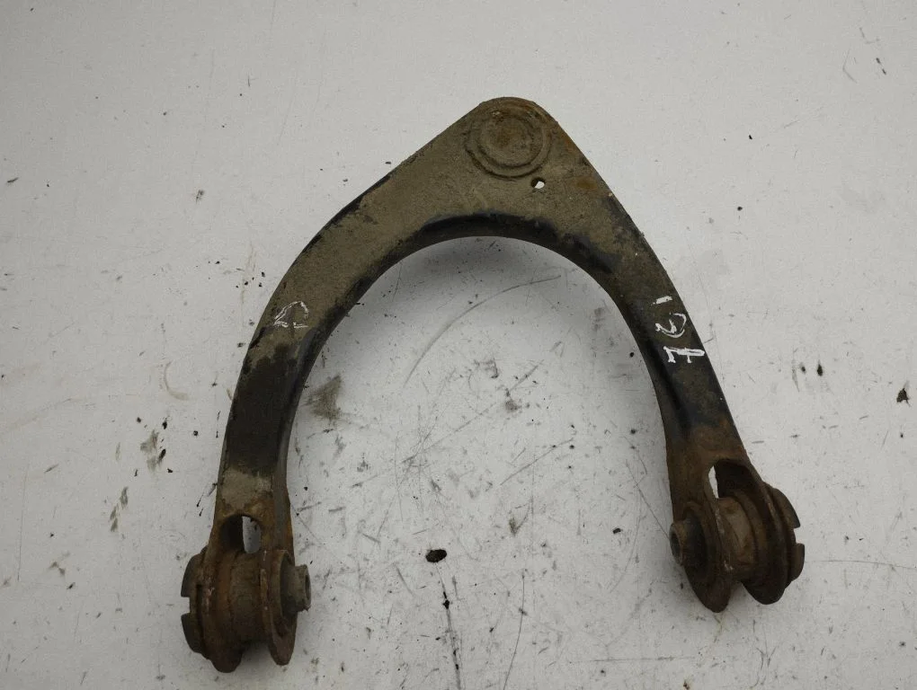 Front lower control arm/wishbone – right