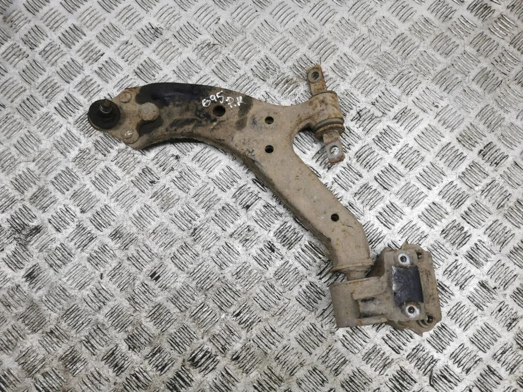 Front lower control arm/wishbone – left