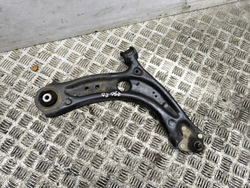 Front lower control arm/wishbone – right