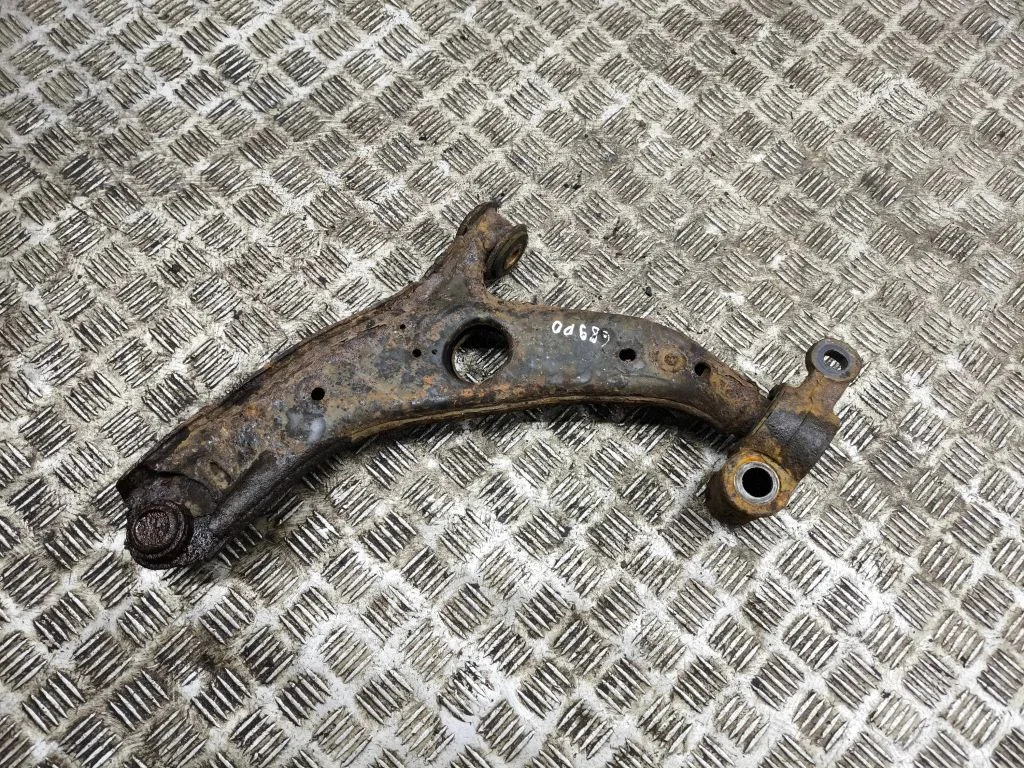 Front lower control arm/wishbone – right